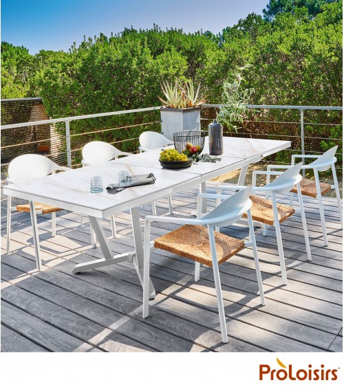 Fauteuil empilable BAGE Coloris:Châssis Blanc/Assise wicker paille beige Eco-participation    :Prix de vente comprenant l' éco-p